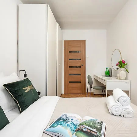Lumina Stylish 2-room In 아파트 *